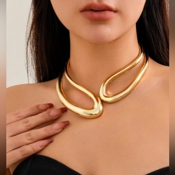 Natasha Couture Jewelry - 💛🔹️ NATASHA 🔹️Beautiful gold tone Cut Out Asymmetrical Hinge Necklace